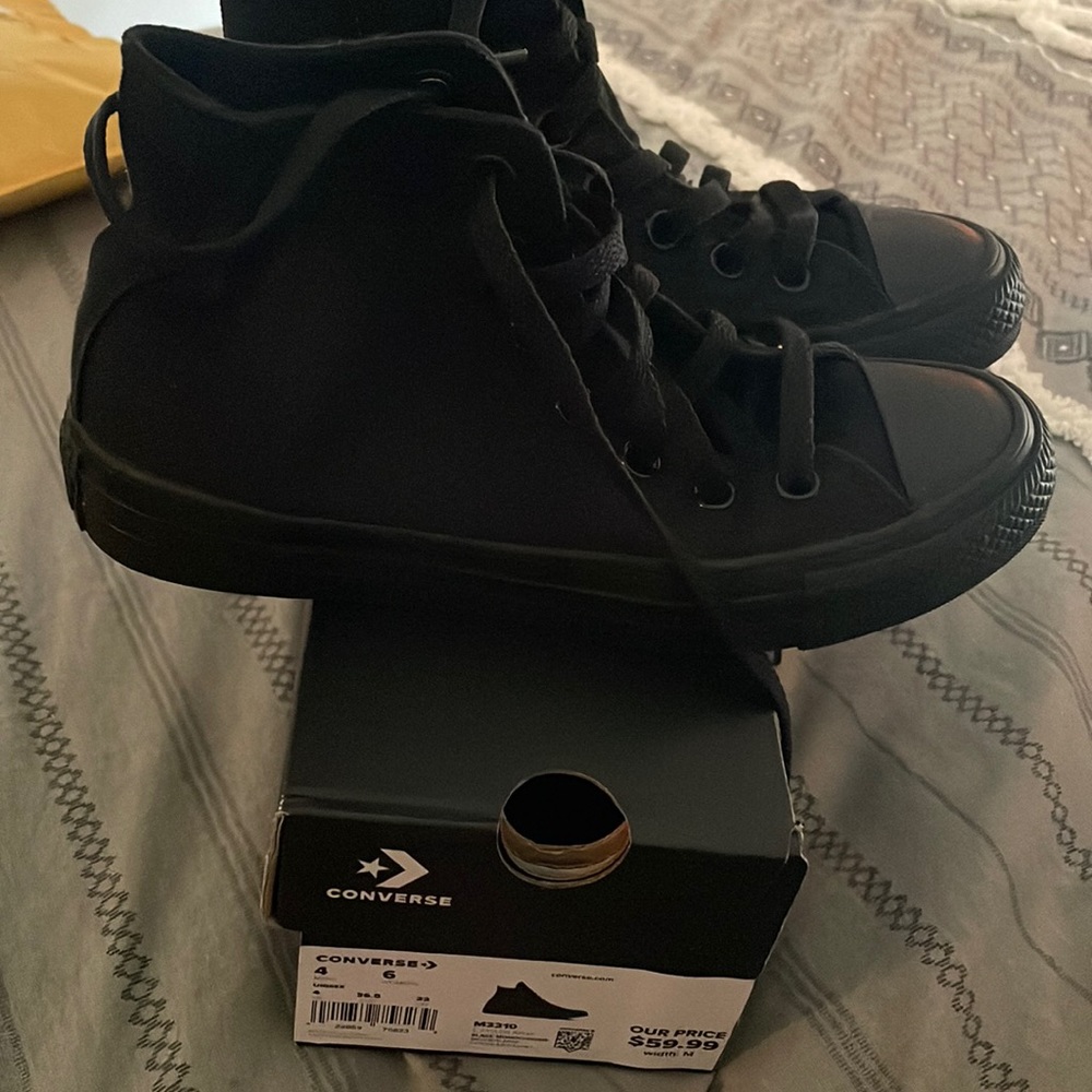 Black converse